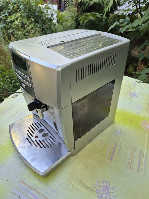 кавомашина з капучинатором Delonghi magnifica pronto cappuccino