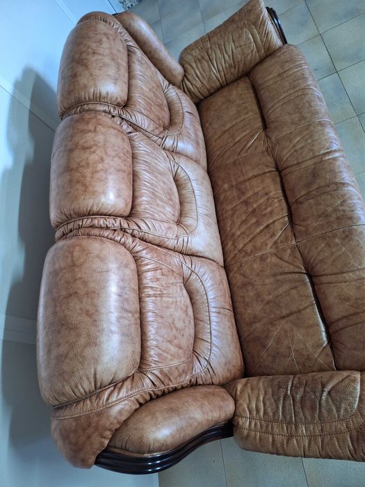 Sofá cama em pele selvagem . Estado novo