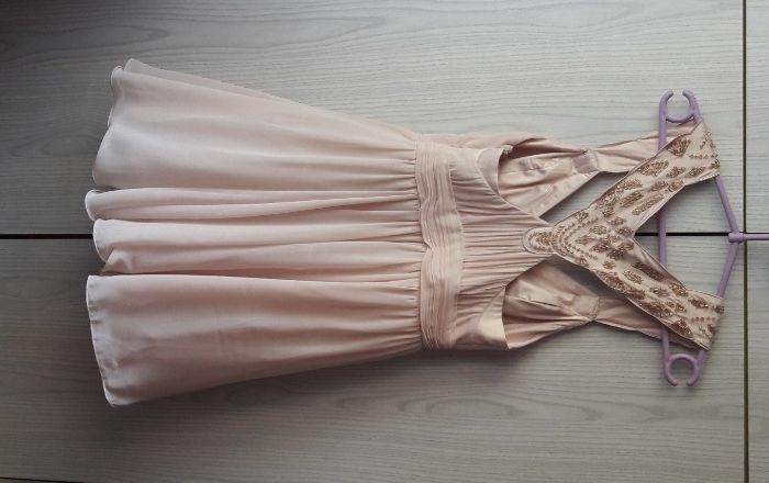 Pastelowa różowa pudrowa sukienka z cekinami wesele impreza Lipsy