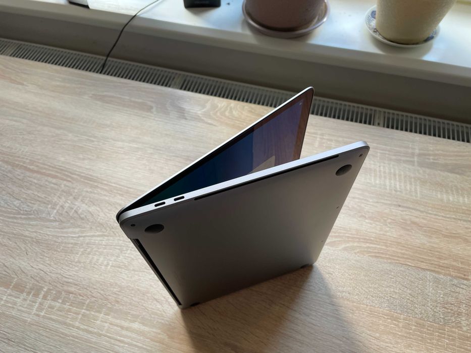Apple MacBook Pro 13.3" 2020p. Intel® i7_ 1000gbSSD_32gb RAM _ ідеальний_ 37 циклів Батарея