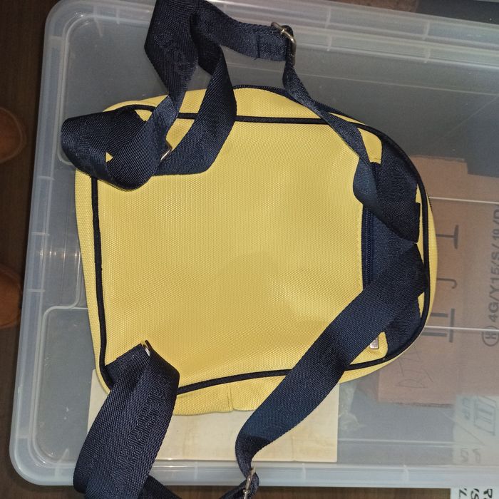 Mochila Lacoste amarela nova