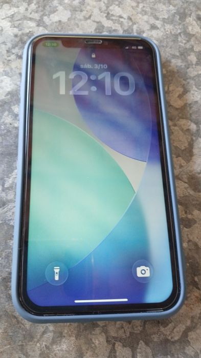 Vendo iPhone 11 bateria a 76
