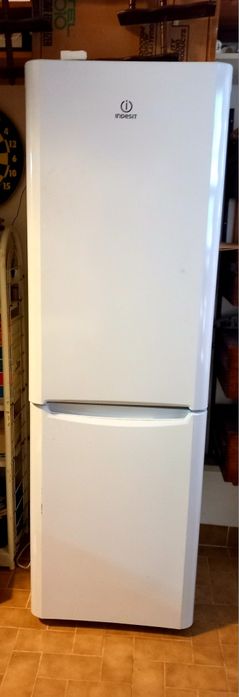 Frigorífico combinado  indesit 340 l