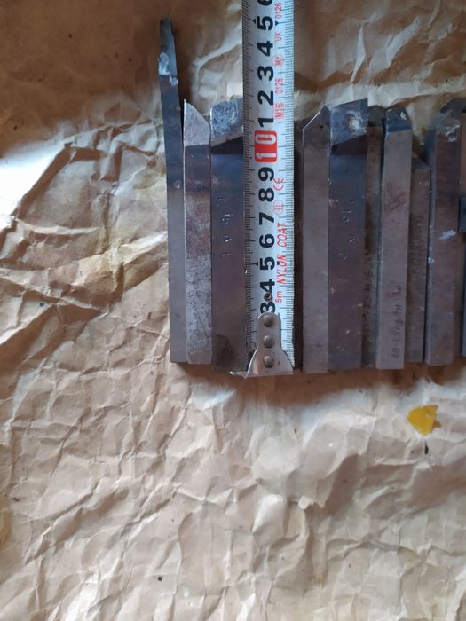 Різці токарні, фрези