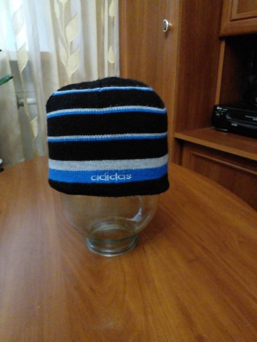 Продам мужские зимние вязаные шапки.