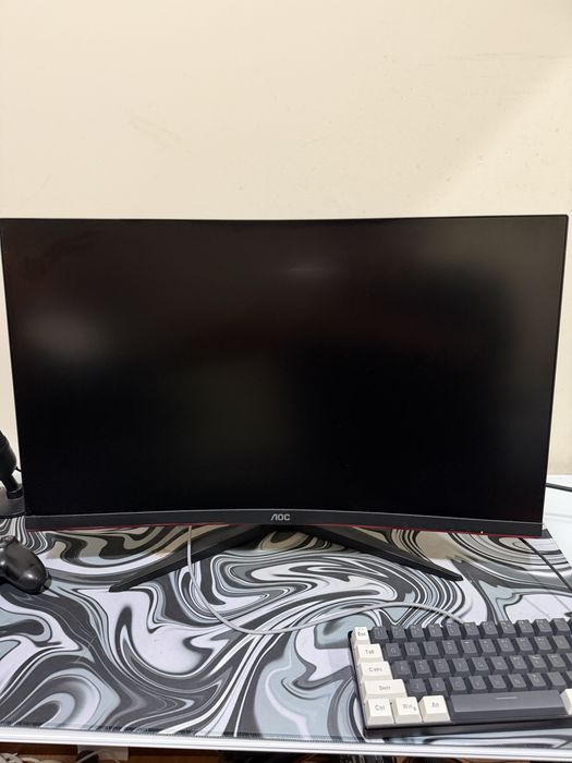 Monitor Gaming AOC 27” Curvo 240Hz | 0.5ms | FreeSync | FHD