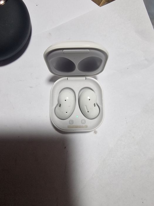 Sluchawki Bluetooth Samsung galaxy buds Live  stan jak nowy super jako