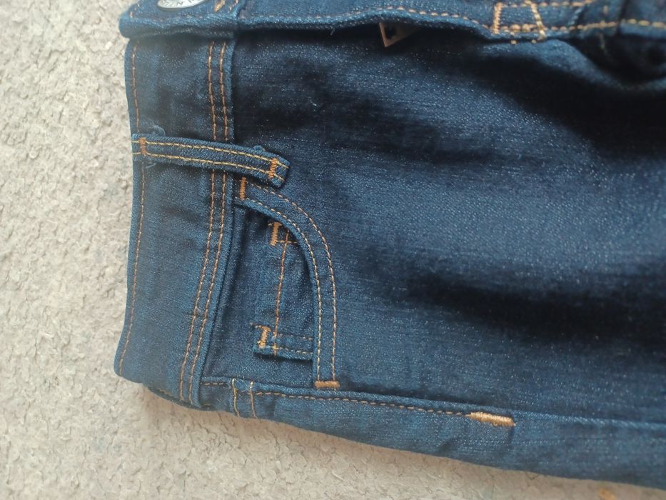 Jeansy uniwersalne.