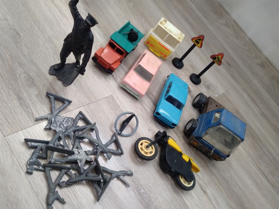 Продам модельки ссср, машинки и военную технику, коробочки, автолегенды!!!!