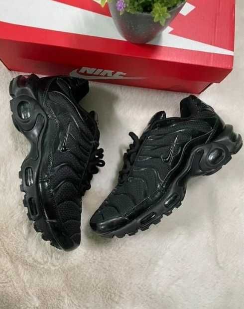 Butymęskie_NikeAirMaxTN_czarny Glany rozmiar.44