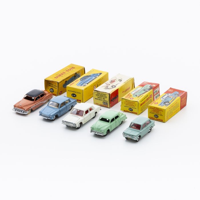 Brinquedos - Dinky toys 5 carros