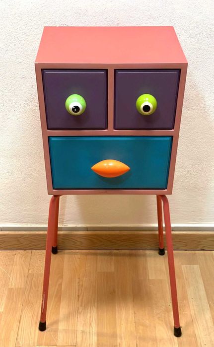 Movel antigo de apoio ao quarto infantil 40X35X90 cm