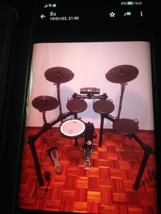 Vende se bateria Roland td4