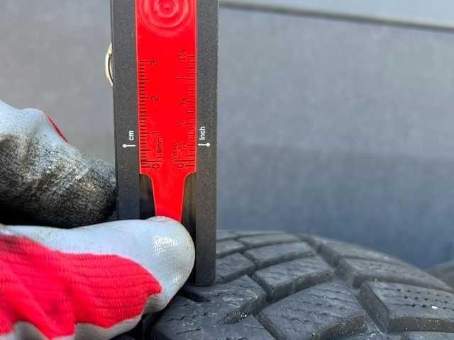 Komplet opon zimowych 235/55R19 Semperit
