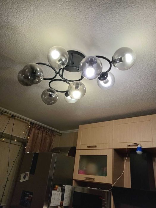 Люстра - "молекула" с оригинальным дизайном