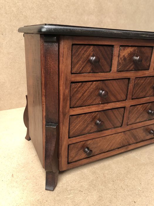 Cômoda 8 gavetas, feito a mão