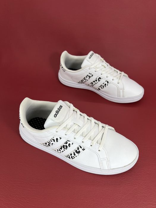 Кросівки жіночі 36.5р. Adidas Courtpoint X (арт. FW8415)