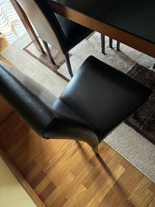 Vendo mesa de   sala e cadeiras