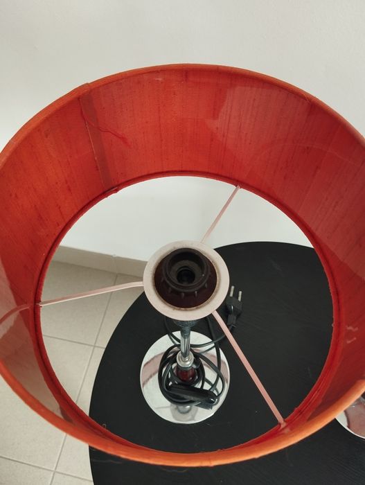 Candeeiros de Mesa pequenos em metal com abajur laranja