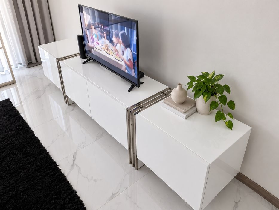 Móvel Tv 4Portas Branco Alto Brilho e Inox Polido