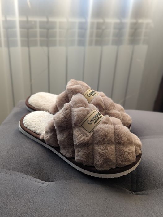 Домашні тапочки закриті