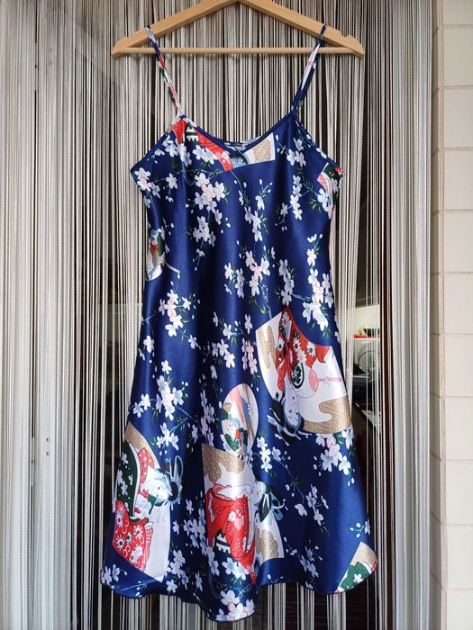 Vestido/Camisa de dormir oriental, padrões florais e leques japoneses