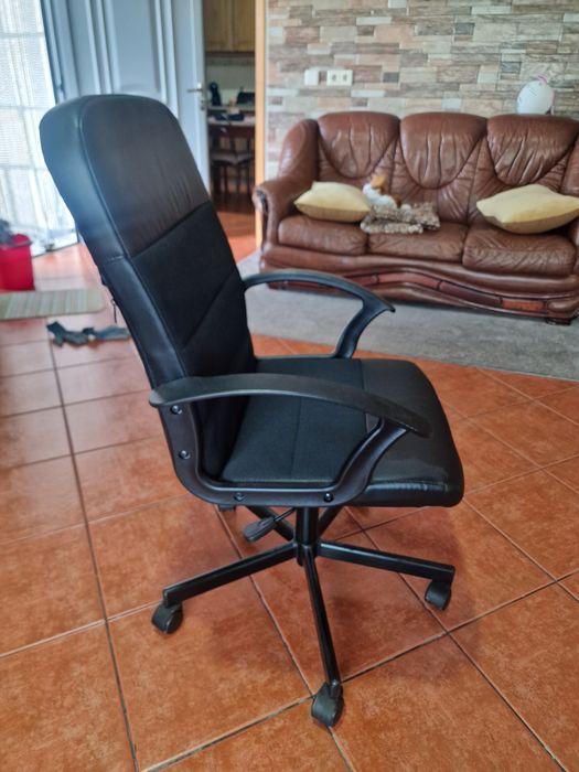 Cadeira de escritório nova