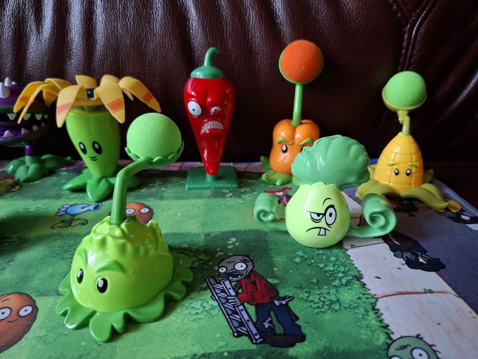 Фигурки растения против зомби(игровой коврик+рюкзак)