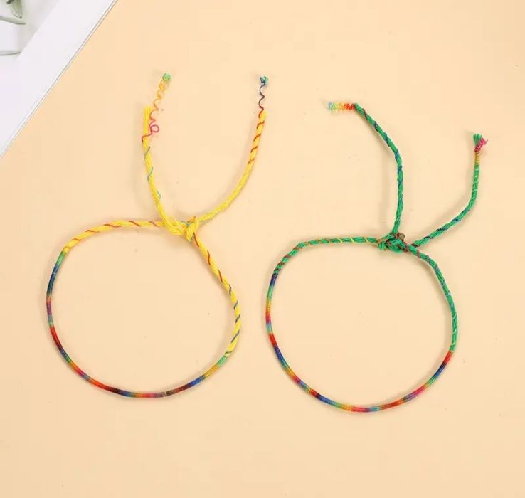 100 pulseiras em fio coloridas