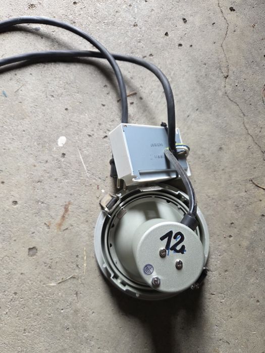 Lampa halogenowa ze statecznikiem elektronicznym 70W.