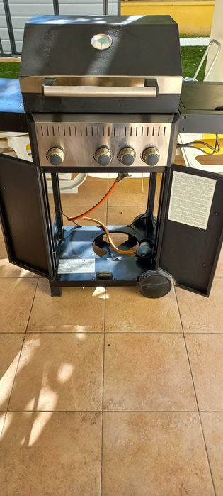 Churrasqueira a gás com 3 queimadores + 1