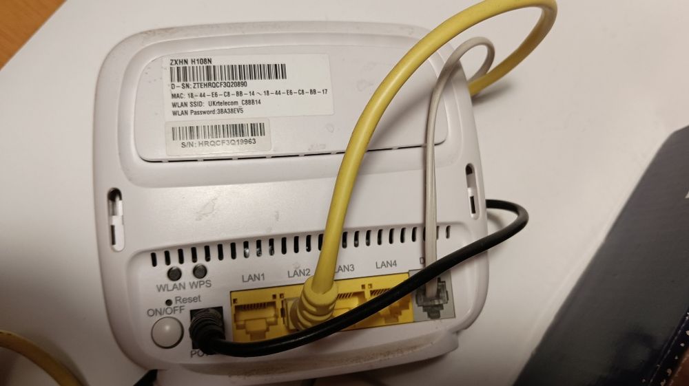 Модем роутер ZTE + спліттер та кабелі