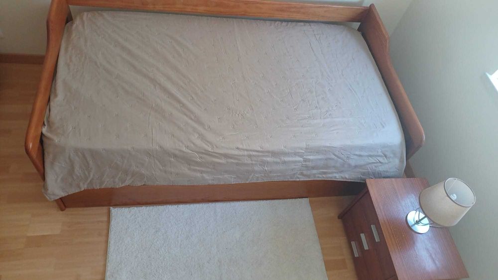 Vendo cama, com gavetão, + 1 colchão