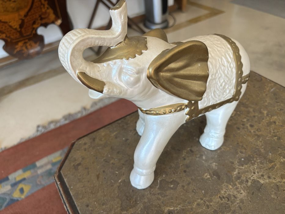 Estatueta Elefante Decorativo Branco e Dourado
