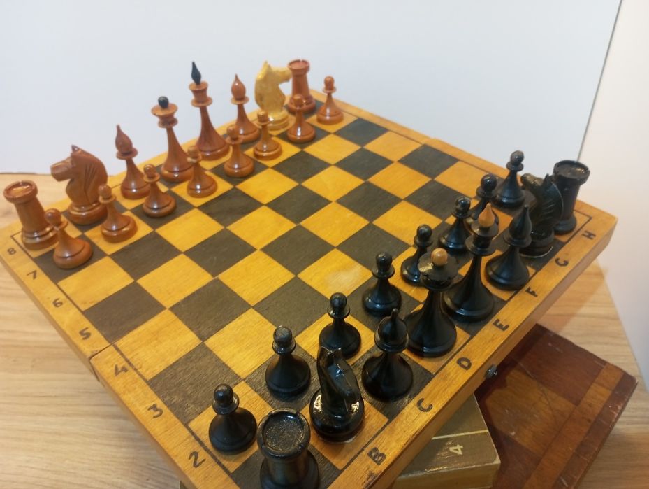 Старые шахматы деревянные