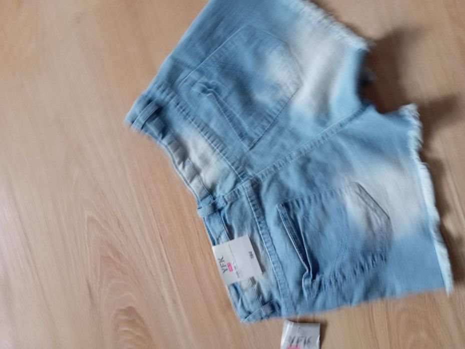 Krótkie spodenki 164