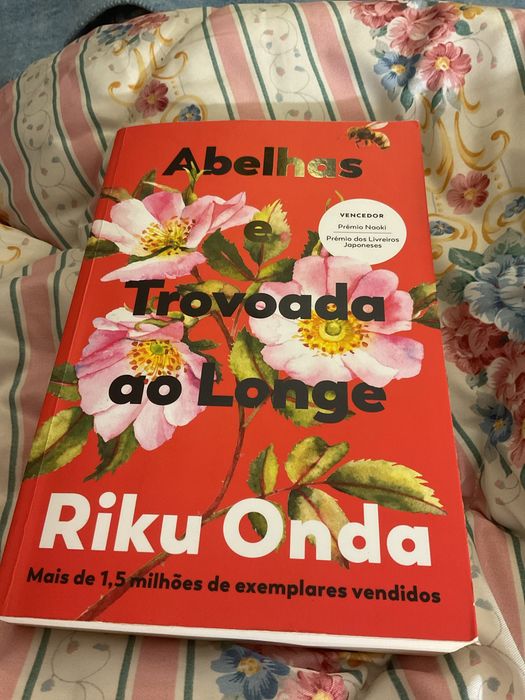 Abelhas e trovoada ao longe Riku Onda