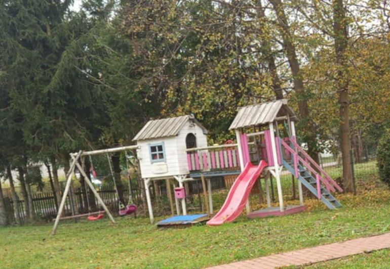 Sprzedam drewniany plac zabaw