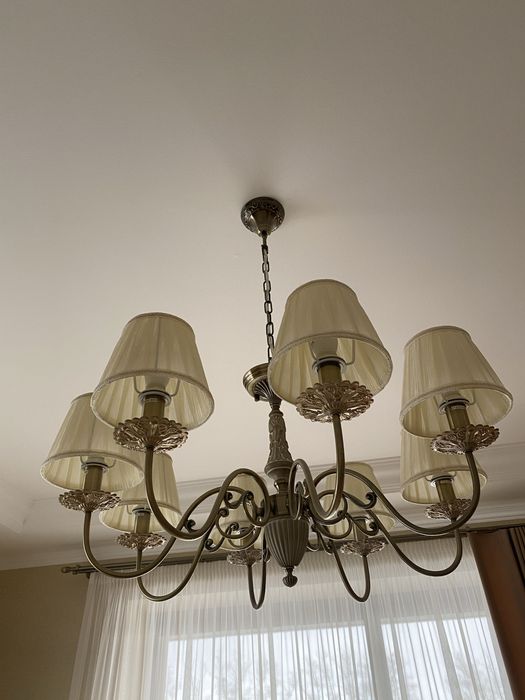 Люстра , коасична ,стан ідеальний