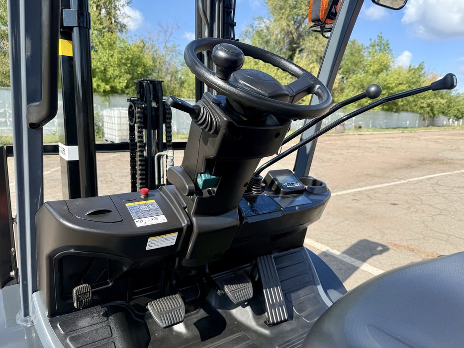 Навантажувач вилковий з вагами TOYOTA02-8FG20 вилочный погрузчик, кара