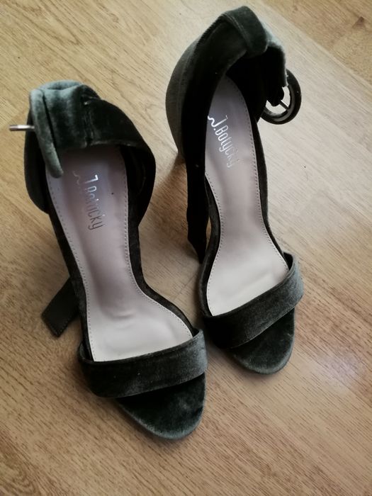 Nowe welurowe obcasy Khaki r. 38