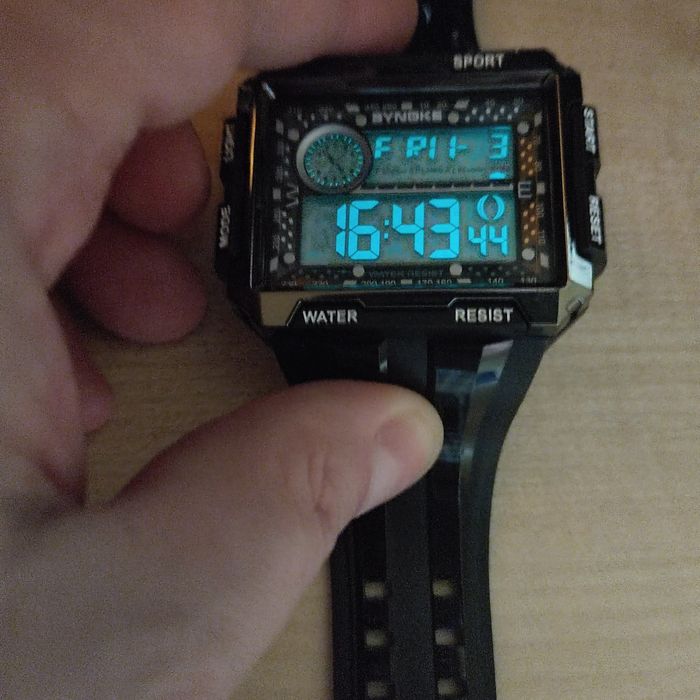 Часы  электронные Synoke