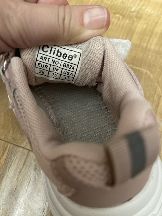 Кросівки на дівчинку