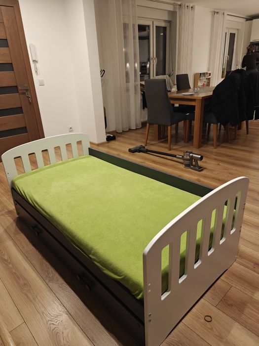 Łóżko dziecięce 80x160 z szufladą na kółkach – bardzo dobry stan (2 sz