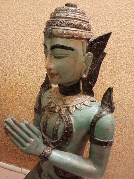 Estátua Deusa de Oração