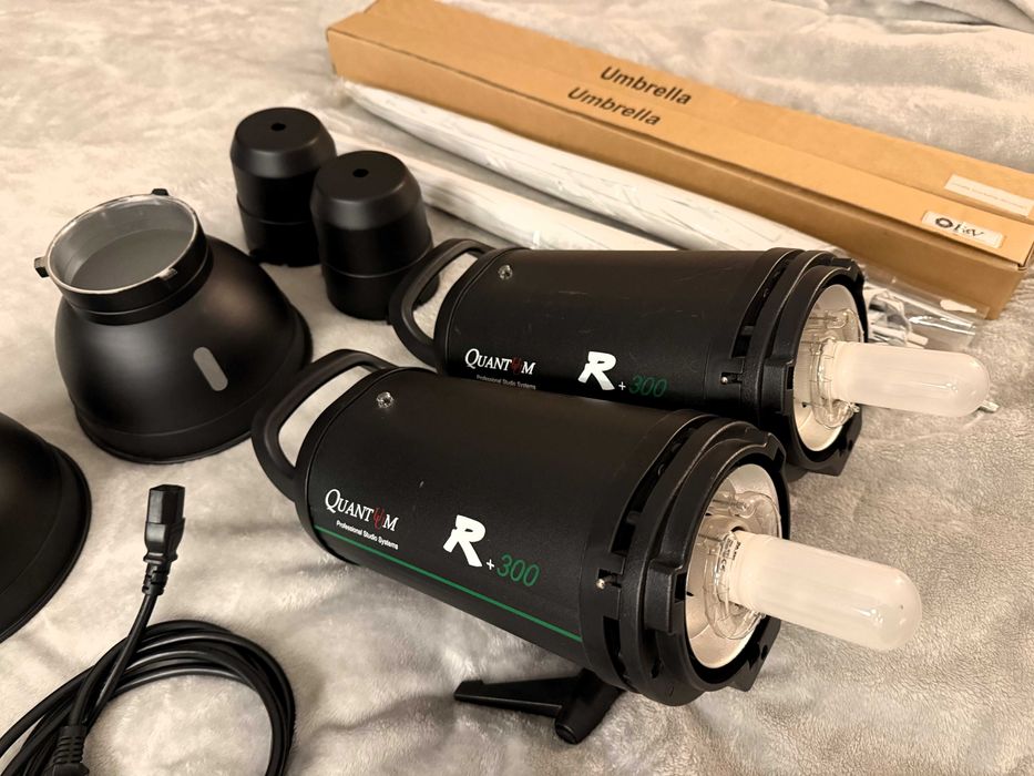 Lampa fotograficzna Quantuum R300+ 2 sztuki plus parasolki