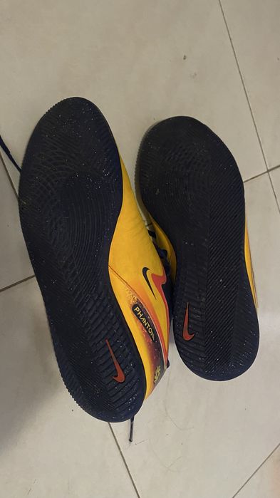 Ténis NIKE Futsal (38,5 EUR)