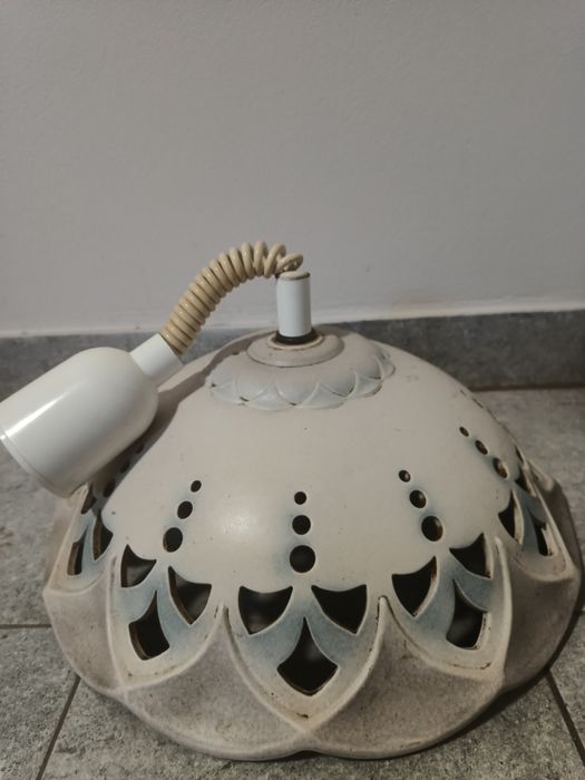 Żyrandol - sprawny.