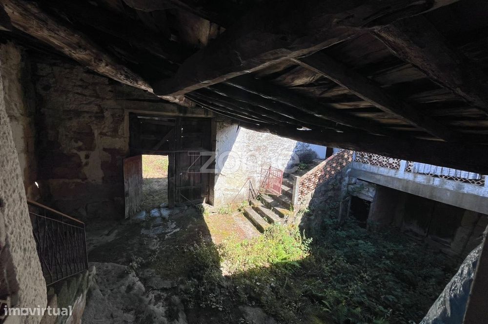 Moradia T4 para Reconstrução em Soutelo