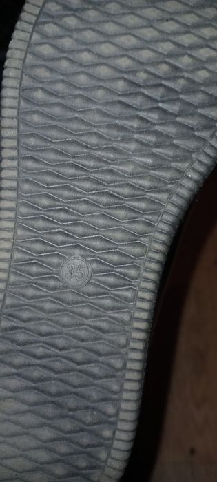 Віддам обув, безкоштовно.